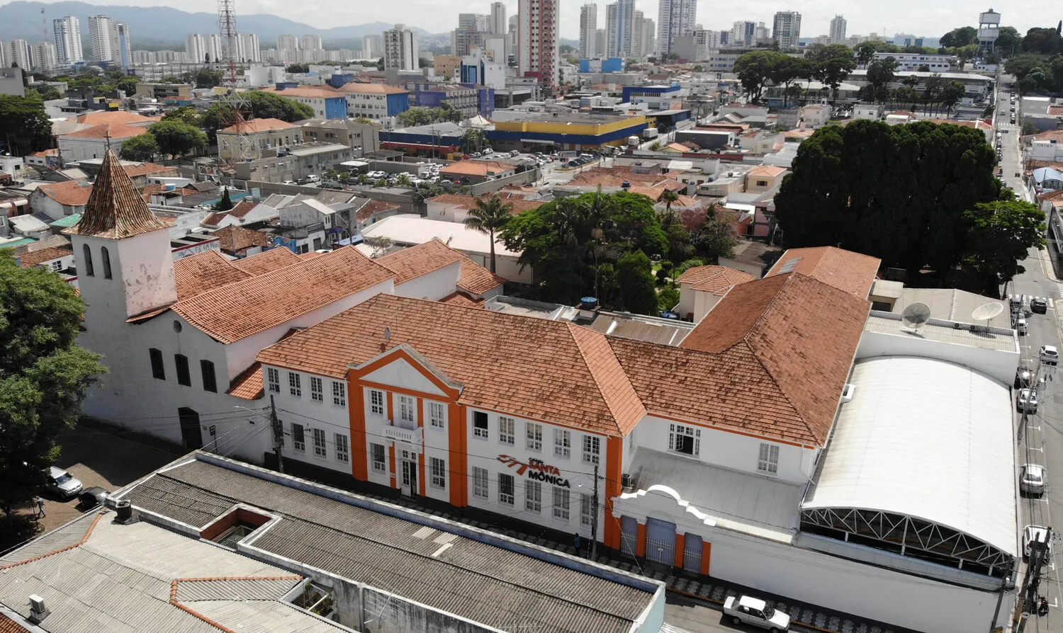 Vista aérea do Colégio Santa Mônica em Mogi das Cruzes