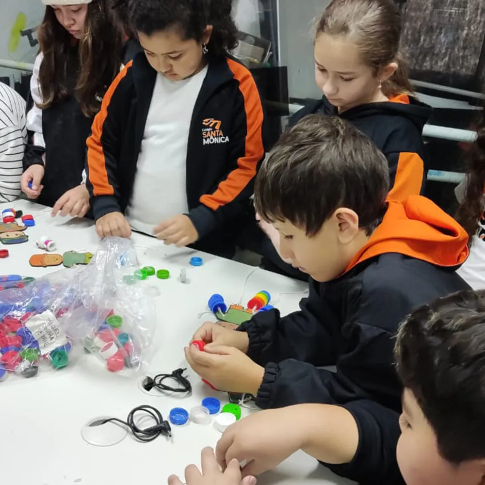Projetos criativos desenvolvidos no Espaço Maker